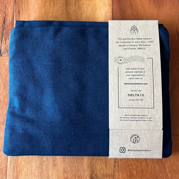 Someone Somewhere Toiletry/Cosmetic Bag from
Delta Airlines - Picture 3 of 5